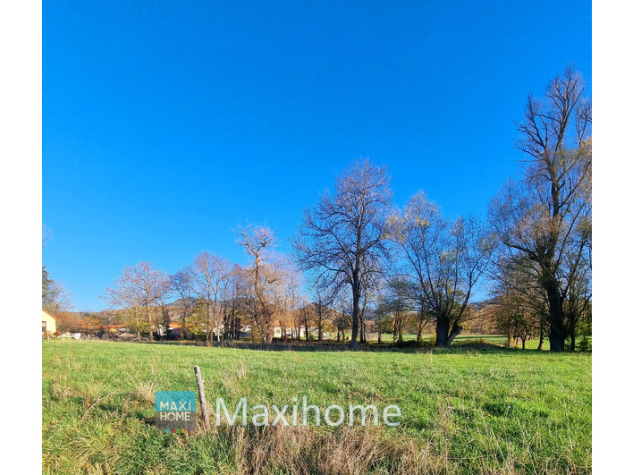 Terrain plat 2800m&sup2; -  proche commerces - transports - calme 