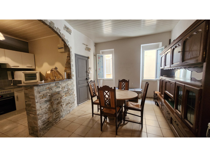 LA Ciotat -appartement t2 - au calme - 1er &eacute;tage - sans travaux - proximit&eacute; commerces 