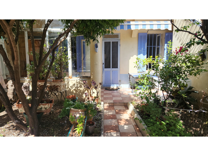 LACIOTAT  - VIAGER - MAISON DE 2 APPARTEMENTS DE 60m&sup2; environ - calme - proximit&eacute; commer