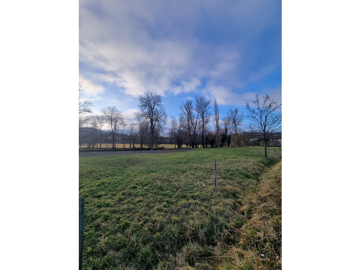 Terrain plat 2800m&sup2; -  proche commerces - transports - calme 