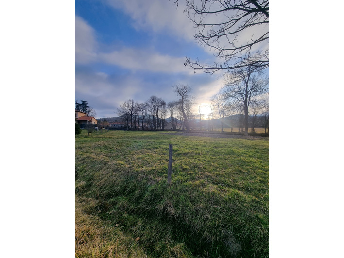 Terrain plat 2800m&sup2; -  proche commerces - transports - calme 