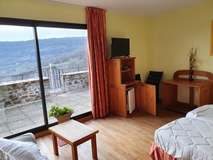 DOMAINE EN ARDECHE, a vendre, commerce, restauration, mas , gite, projet, familial, pierre, grotte, 