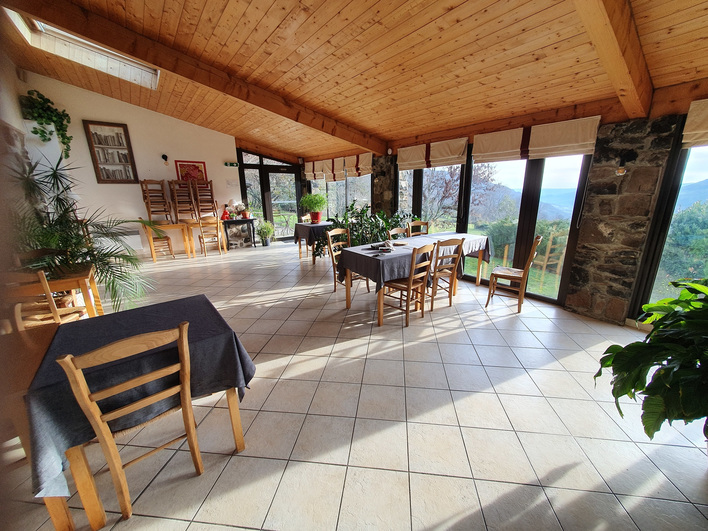 DOMAINE EN ARDECHE, a vendre, commerce, restauration, mas , gite, projet, familial, pierre, grotte, 