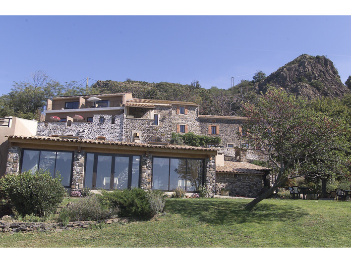 DOMAINE EN ARDECHE, a vendre, commerce, restauration, mas , gite, projet, familial, pierre, grotte, 