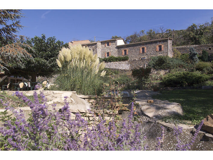 DOMAINE EN ARDECHE, a vendre, commerce, restauration, mas , gite, projet, familial, pierre, grotte, 