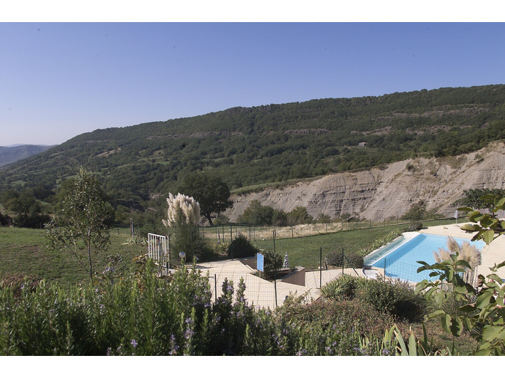 DOMAINE EN ARDECHE, a vendre, commerce, restauration, mas , gite, projet, familial, pierre, grotte, 
