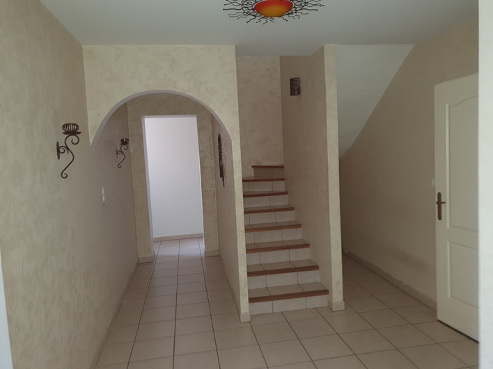 Maison beaux volumes grand s&eacute;jour quatre chambres avec vue