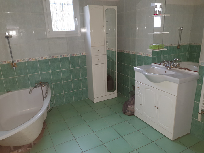 Maison beaux volumes grand s&eacute;jour quatre chambres avec vue