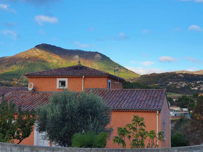 Maison beaux volumes grand s&eacute;jour quatre chambres avec vue