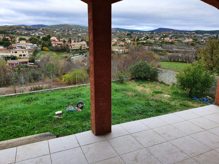 Maison beaux volumes grand s&eacute;jour quatre chambres avec vue