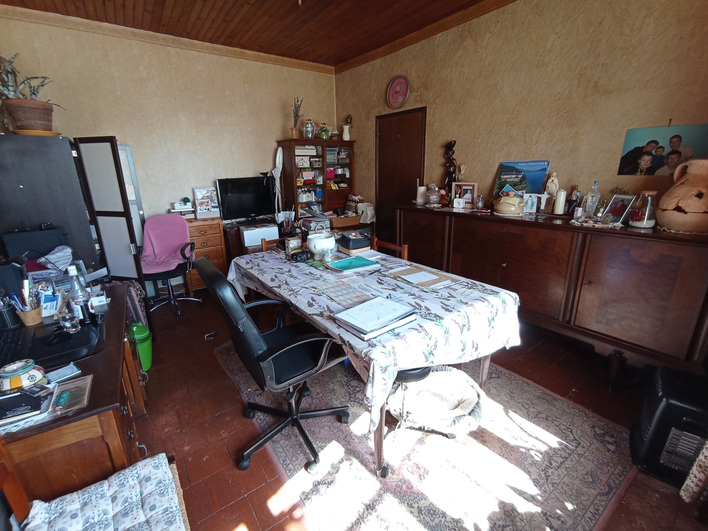 grande grange tracteur campagne isol&eacute; tranquille 