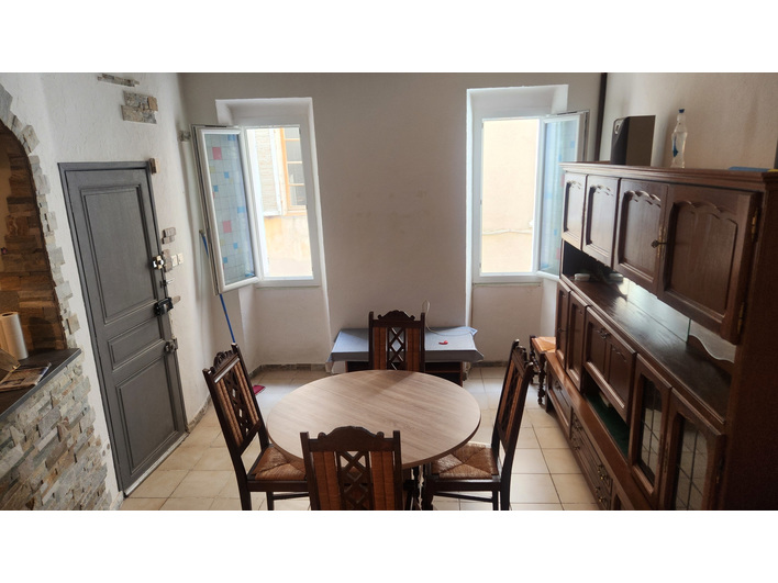 LA Ciotat -appartement t2 - au calme - 1er &eacute;tage - sans travaux - proximit&eacute; commerces 
