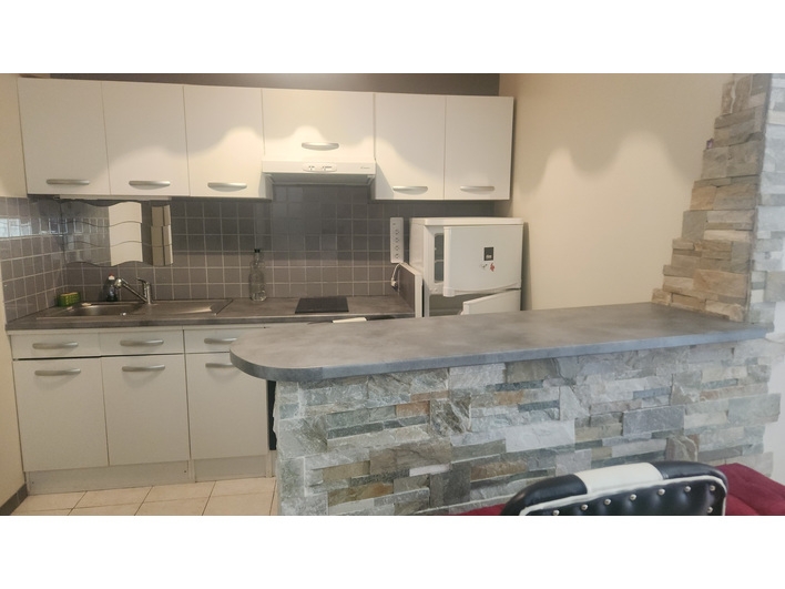 LA Ciotat -appartement t2 - au calme - 1er &eacute;tage - sans travaux - proximit&eacute; commerces 