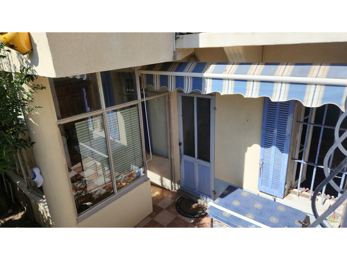 LACIOTAT  - VIAGER - MAISON DE 2 APPARTEMENTS DE 60m&sup2; environ - calme - proximit&eacute; commer