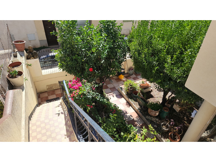 LACIOTAT  - VIAGER - MAISON DE 2 APPARTEMENTS DE 60m&sup2; environ - calme - proximit&eacute; commer