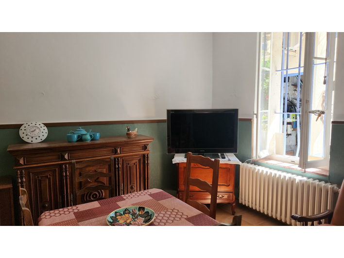 LACIOTAT  - VIAGER - MAISON DE 2 APPARTEMENTS DE 60m&sup2; environ - calme - proximit&eacute; commer