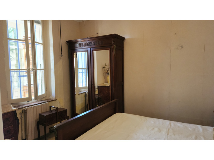 LACIOTAT  - VIAGER - MAISON DE 2 APPARTEMENTS DE 60m&sup2; environ - calme - proximit&eacute; commer