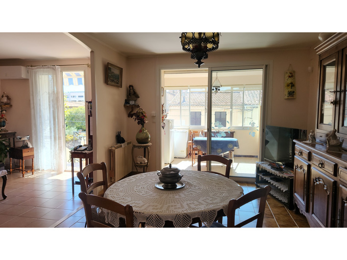 LACIOTAT  - VIAGER - MAISON DE 2 APPARTEMENTS DE 60m&sup2; environ - calme - proximit&eacute; commer