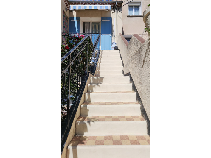 LACIOTAT  - VIAGER - MAISON DE 2 APPARTEMENTS DE 60m&sup2; environ - calme - proximit&eacute; commer