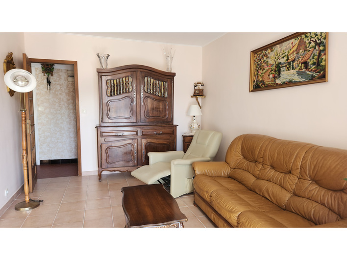 LACIOTAT  - VIAGER - MAISON DE 2 APPARTEMENTS DE 60m&sup2; environ - calme - proximit&eacute; commer