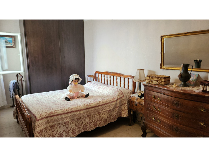 LACIOTAT  - VIAGER - MAISON DE 2 APPARTEMENTS DE 60m&sup2; environ - calme - proximit&eacute; commer