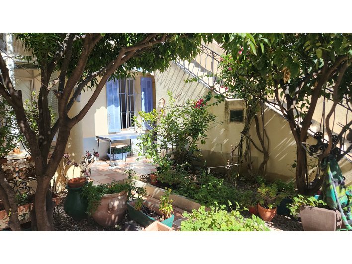 LACIOTAT  - VIAGER - MAISON DE 2 APPARTEMENTS DE 60m&sup2; environ - calme - proximit&eacute; commer